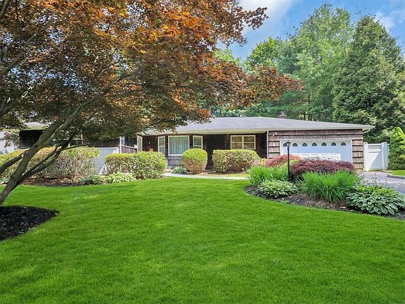 2nd image of 8 Royal Oak Dr