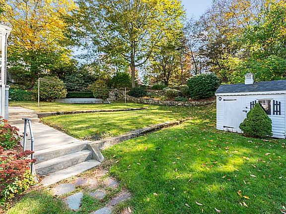 4th image of 66 Hillview Ave
