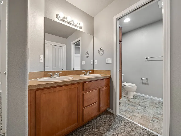 773 N Pine St — Photo 17