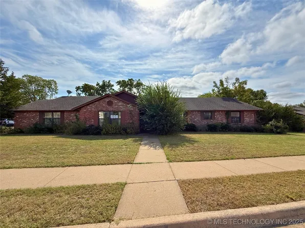 3201 Brighton Ln, Bartlesville, OK 74006