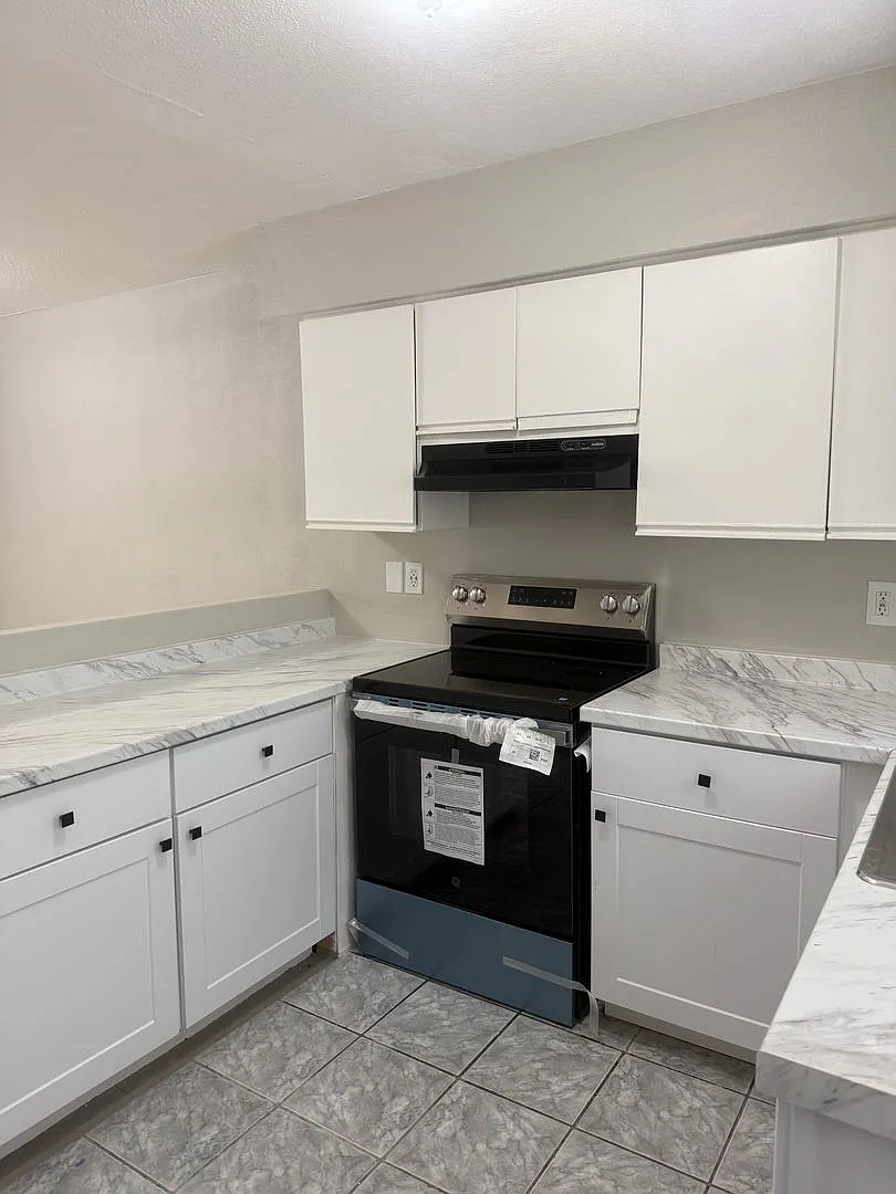 KAI9s 7plex 931 33rd Ave W Bradenton — Photo 4