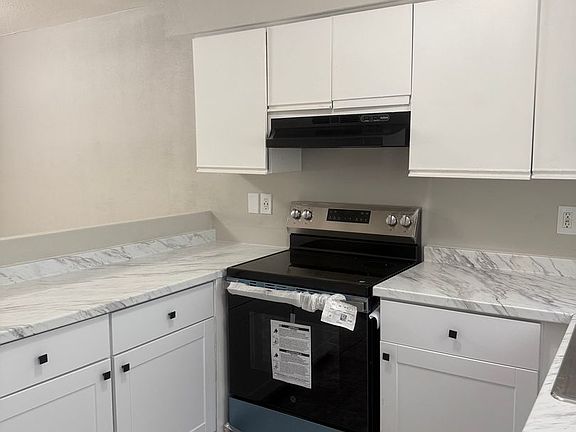 4th image of 931 33rd Ave W