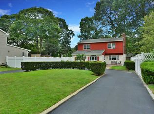 199 Van Nostrand Ave, Merrick, NY 11566