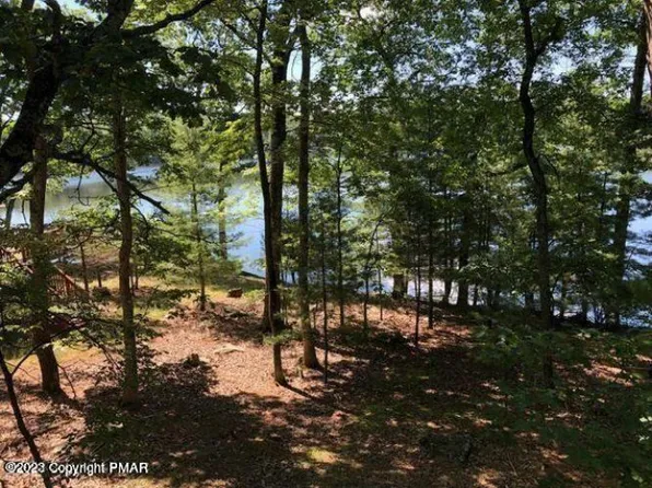 Mountain Lake Dr, Dingmans Ferry, PA 18328