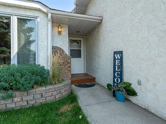 2nd image of 906 W 7th St SE