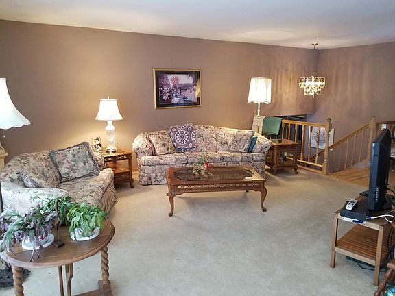 3rd image of 606 Claremont Dr