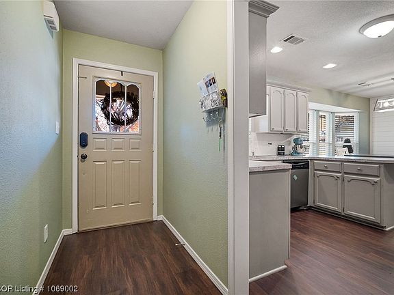 4th image of 1404 Briarwood Dr