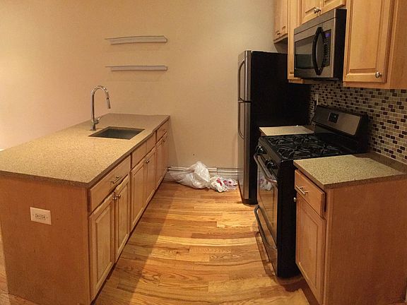 4th image of 543 Chauncey St #3