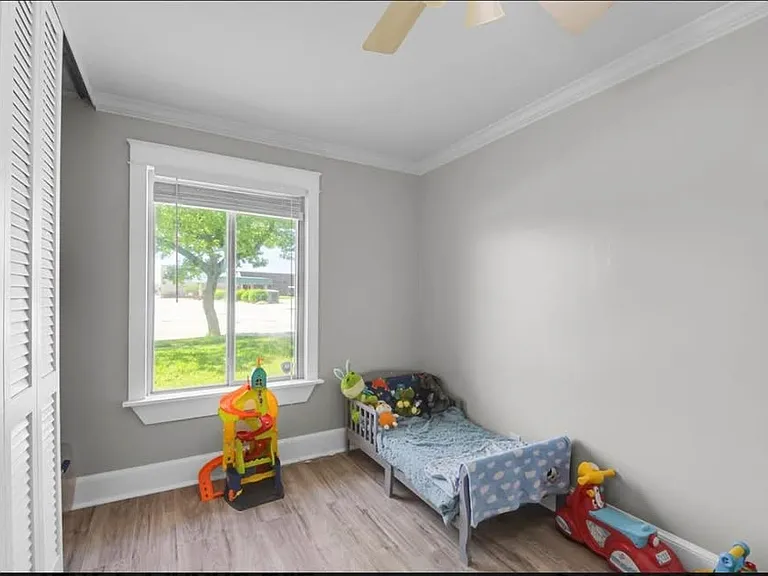 1402 E Florida Ave — Photo 6
