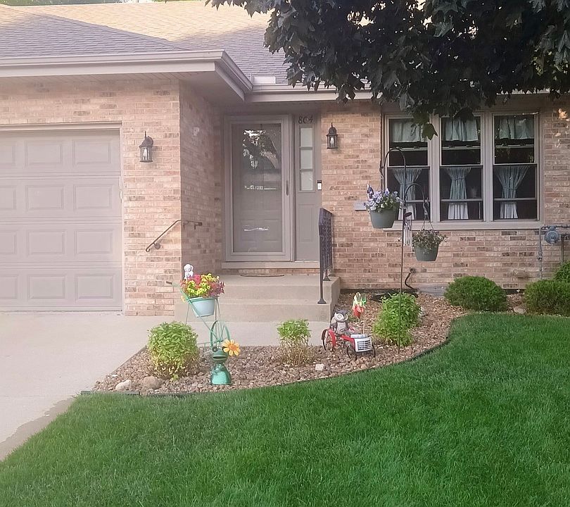 1st image of 804 Deerpath Ln