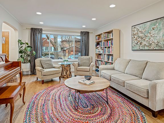 4th image of 5713 N Francisco Ave