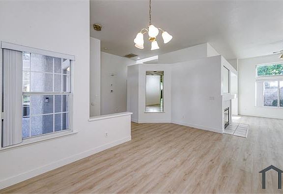 5th image of 1903 E Emerald Ave