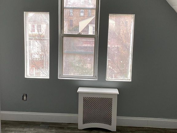 4th image of 642 E 235th St #A