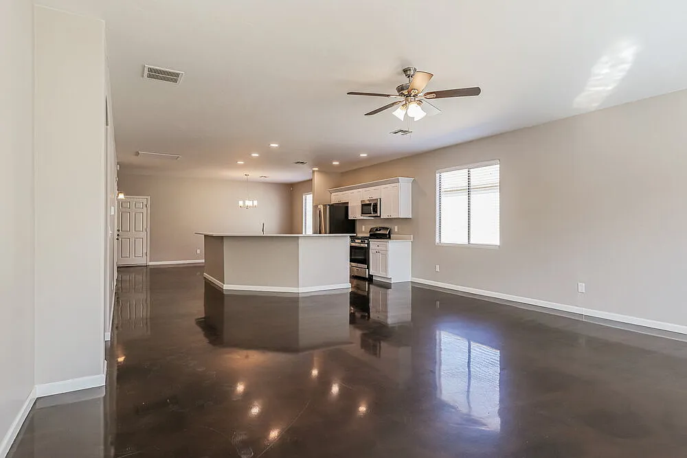 3 bed, 2.0 bath, 1789 sqft, $1,805 — Photo 3