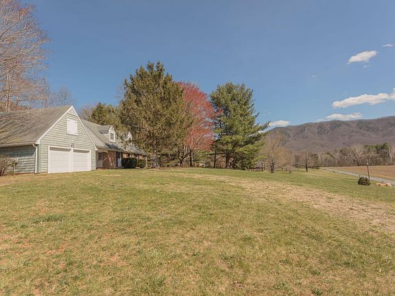 2nd image of 138 Windsor Ln
