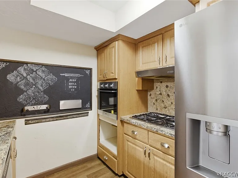 3632 N Honeylocust Dr — Photo 8