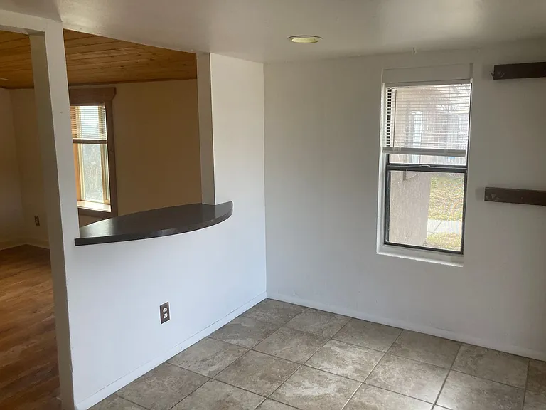 644 E 2nd St — Photo 5
