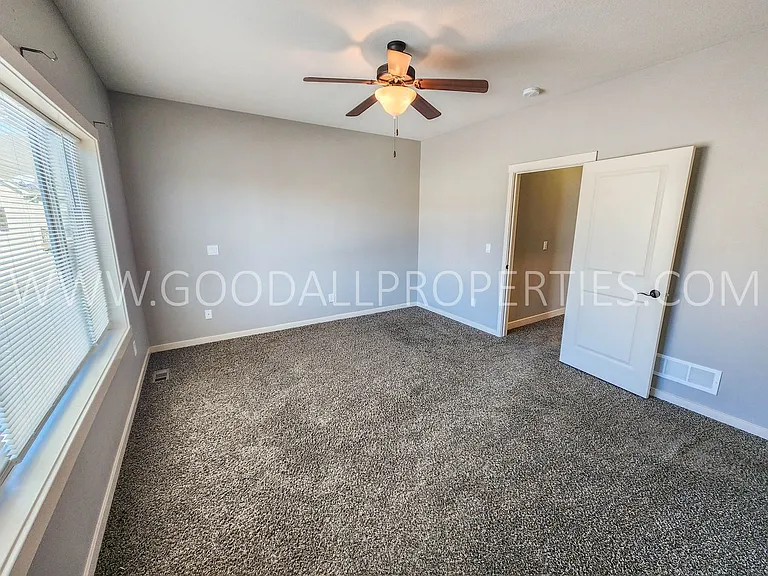 1106 NW Rockcrest Rd — Photo 4