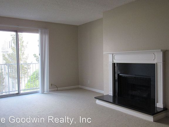 3rd image of 1324 Willard St #101