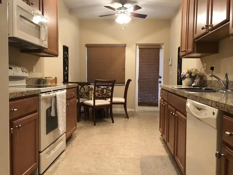 2450 SE Union Park Dr — Photo 1