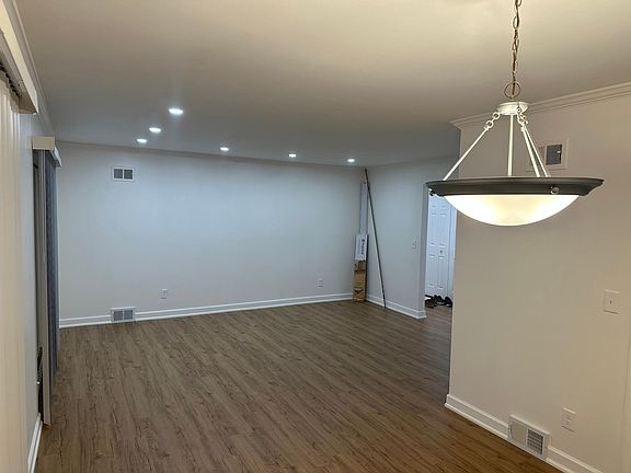 3rd image of 1955 Axtell Dr APT 2