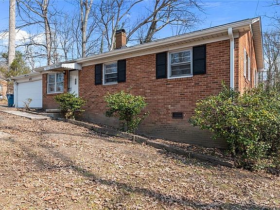 3rd image of 3818 Edgewood Terrace Rd