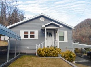 3 Ridgeview Dr, Mullens, WV