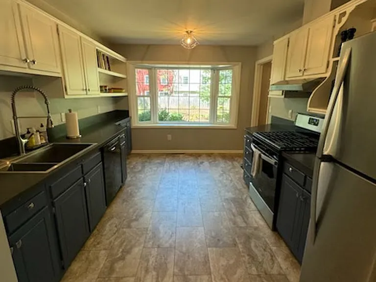 204 Huntington Ln — Photo 3