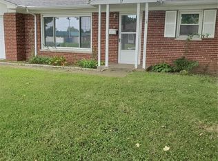 17 Queensway Dr, Belleville, IL