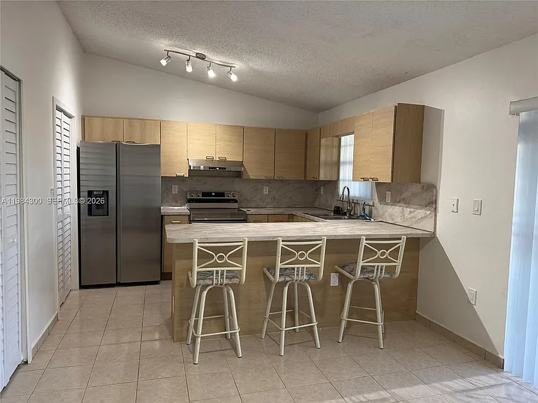 14325 SW 11th Ter — Photo 3