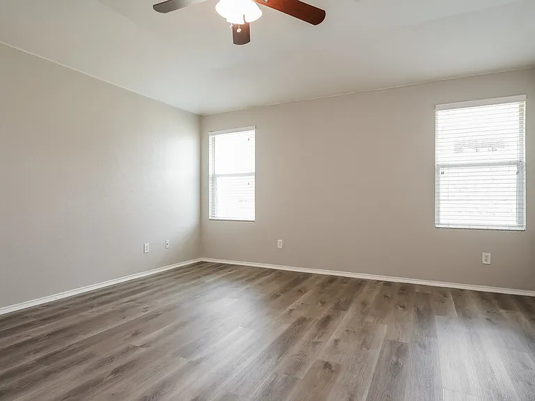 1625 Grassy View Dr — Photo 13