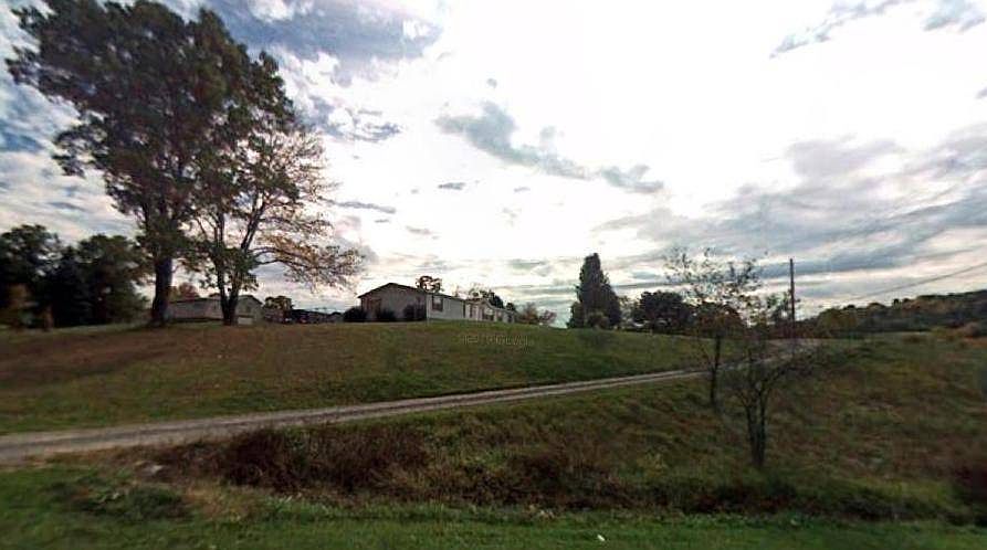 1st image of 900A Greenhouse Ln