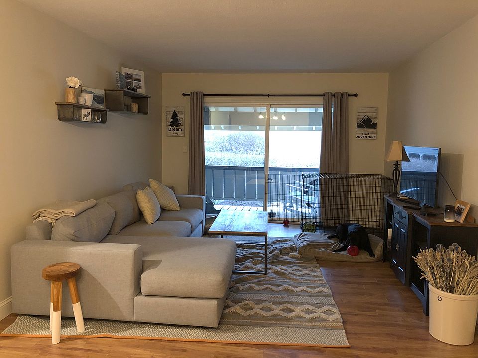 Living Room with Porch 