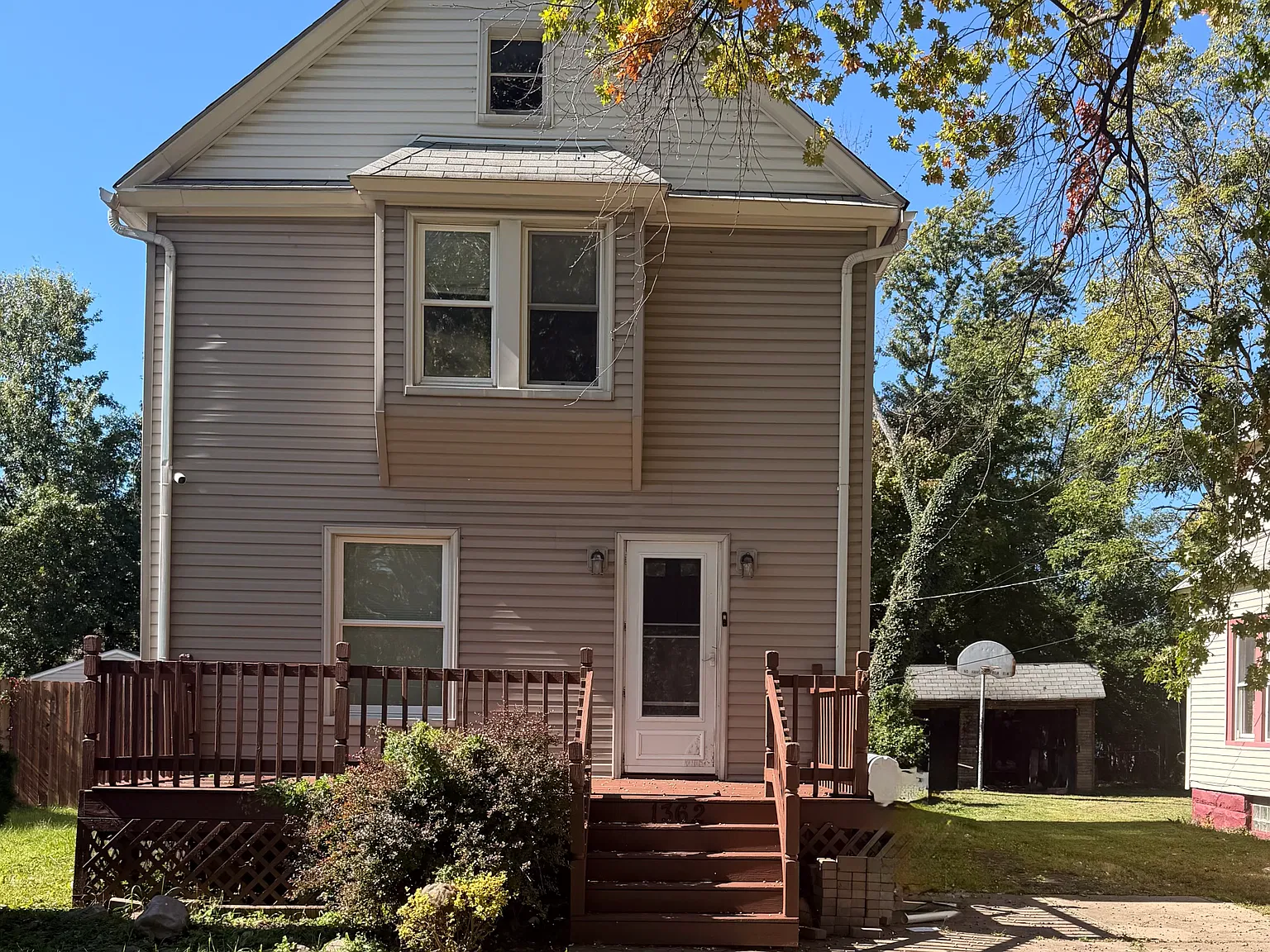 3 bed, 1.5 bath, 1190 sqft, $1,495 — Photo 1