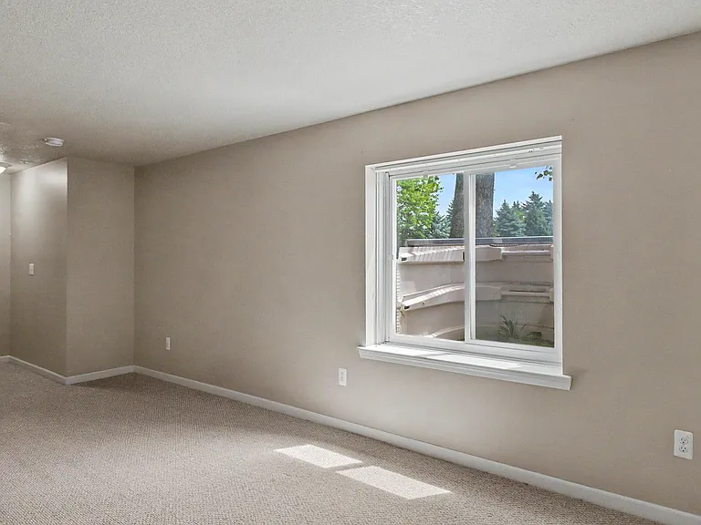 43018 Burlington Dr — Photo 31