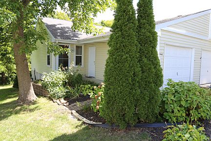 Front entrance and gardem