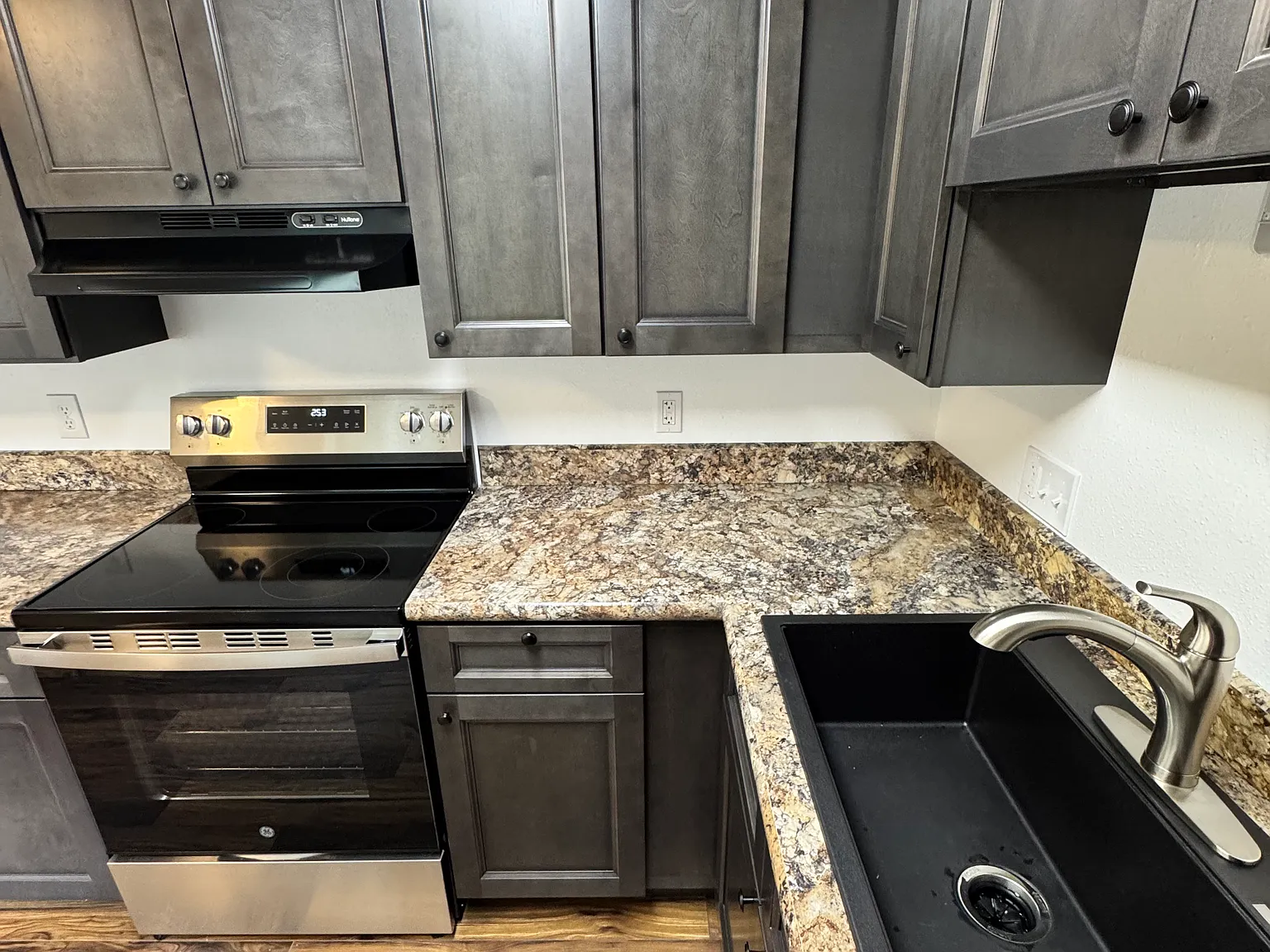 2 bed, 1040 sqft, $1,450 — Photo 4