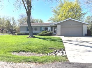 323 Arrowhead Dr, Shorewood, IL 60404