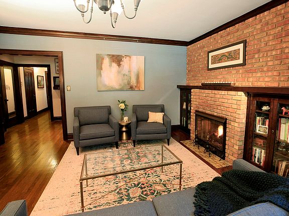 2nd image of 3314 N Oakley Ave #1N