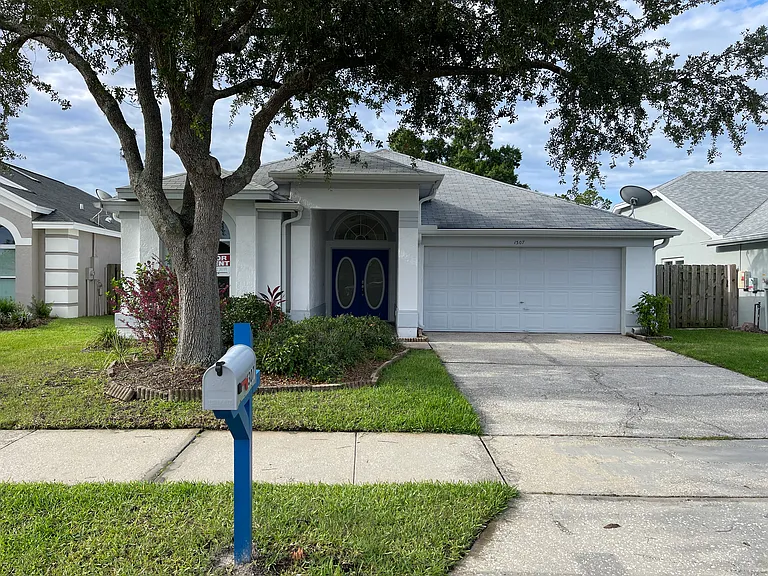 1307 Carpenter Branch Ct — Photo 4