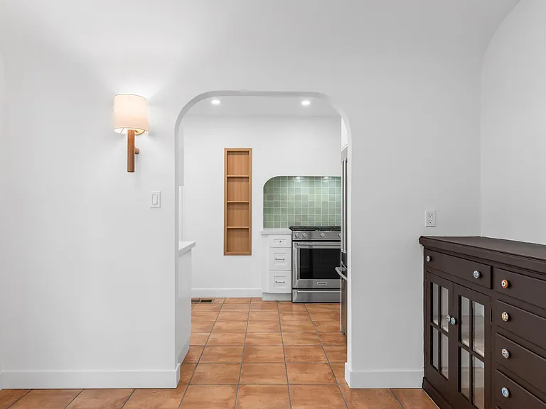 1020 Carol Dr — Photo 16