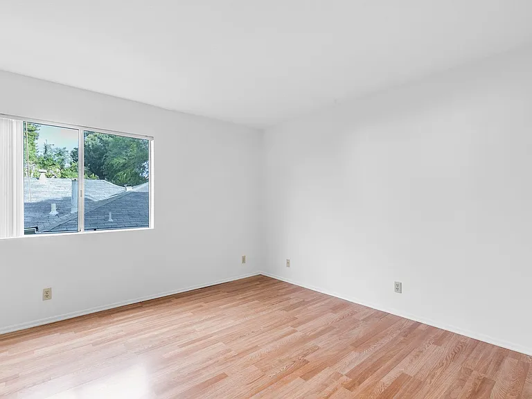 14455 Dickens St — Photo 16
