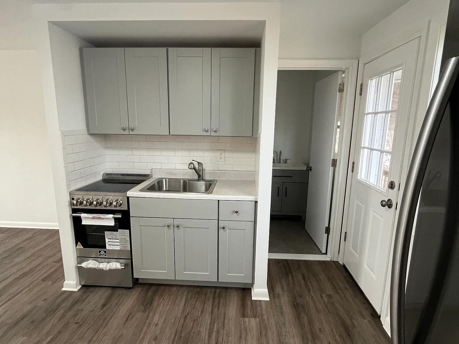 Studio, 350 sqft, $1,200 — Photo 3