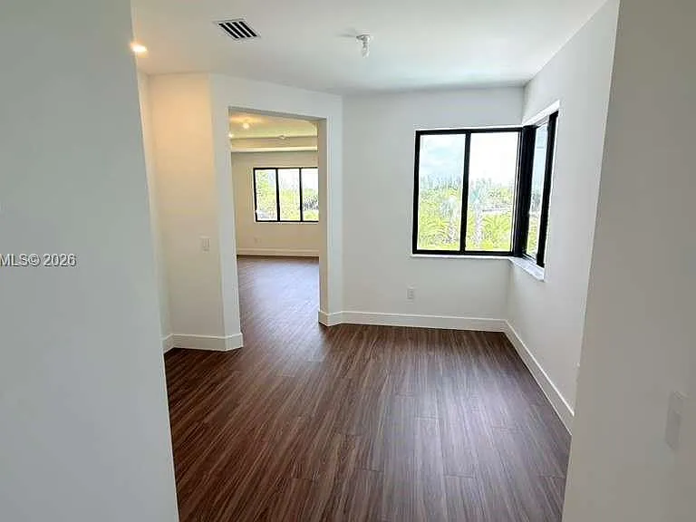 19708 NE 14th Ave — Photo 5