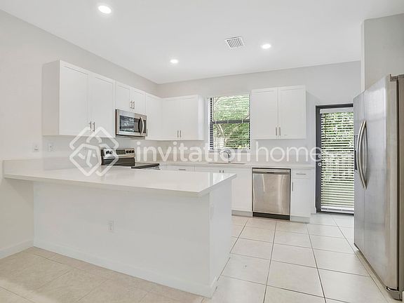 5th image of 1640 SW 29th St