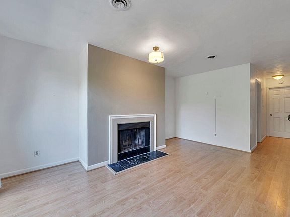 5th image of 7121 Pine Ct