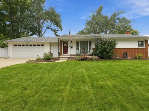 23789 Whitley Dr, Clinton Township, MI 48035