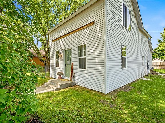 3rd image of 43832 Ginger Ave