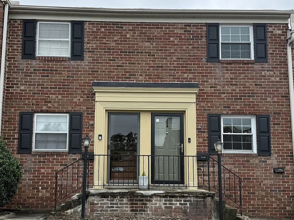 2530 E North St #4-C