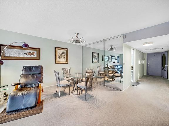 5th image of 550 Oaks Lane #206